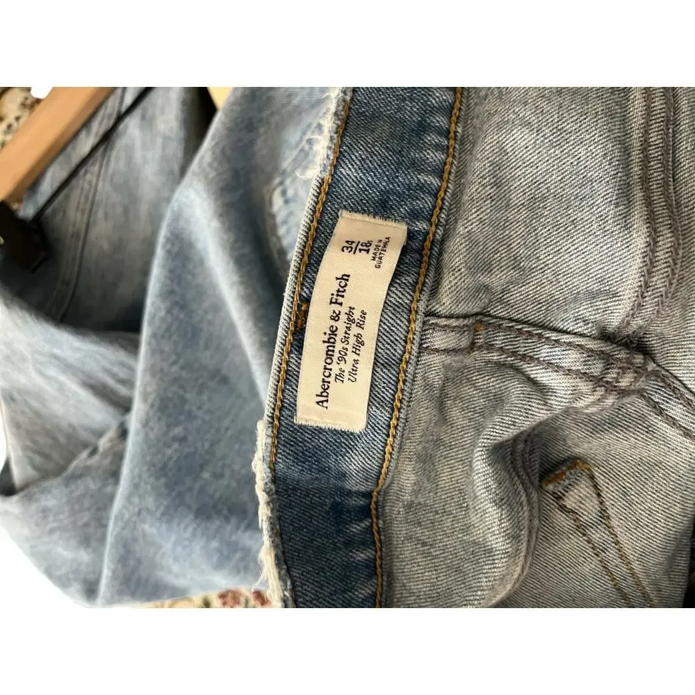 Abercrombie and Fitch The 90s Straight Ultra High Rise Jeans Size 18 / 34 Short